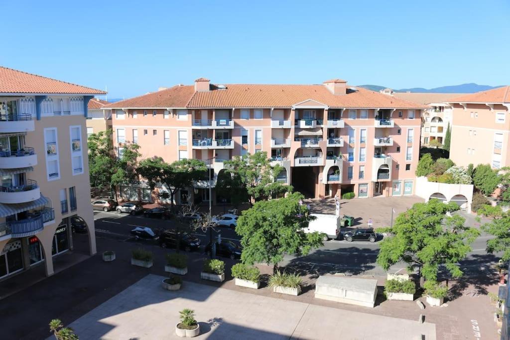Port-Frejus, Le Paladien, Appartement 2 Pieces Climatise, Terrasse & Parking Exterior photo