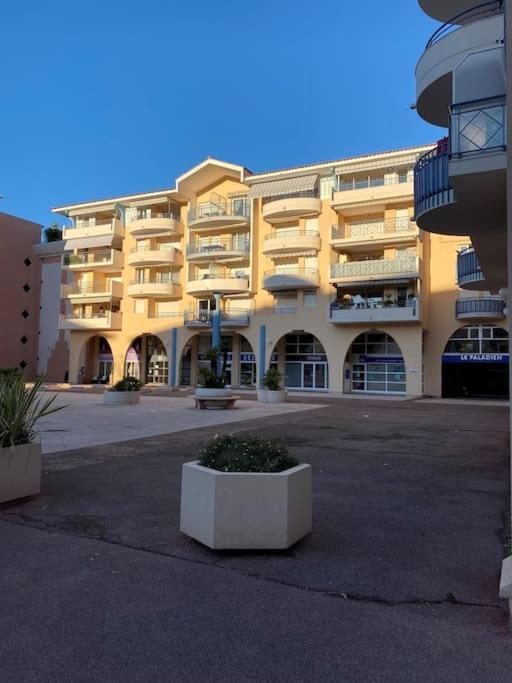 Port-Frejus, Le Paladien, Appartement 2 Pieces Climatise, Terrasse & Parking Exterior photo